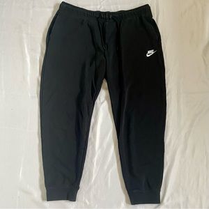 Nike women’s black jogger sweatpants